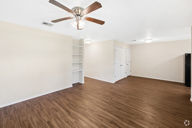 2BR, 1BA - 1,007SF - Living and Dining Area - Villas of Benedictine