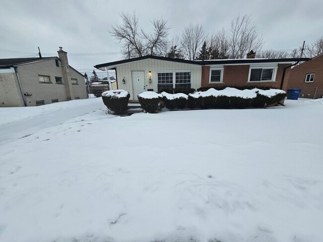 Building Photo - Updated Brick Ranch