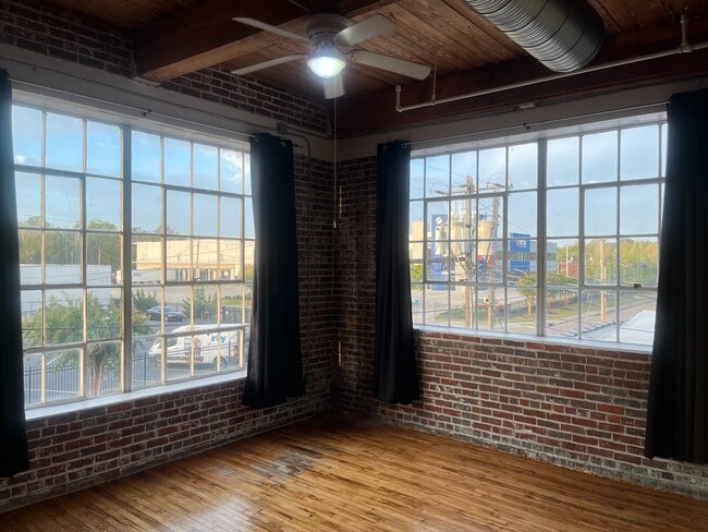736 Dickies Lofts