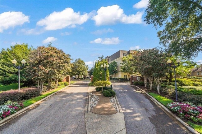 Photo - 5400 Park Ave