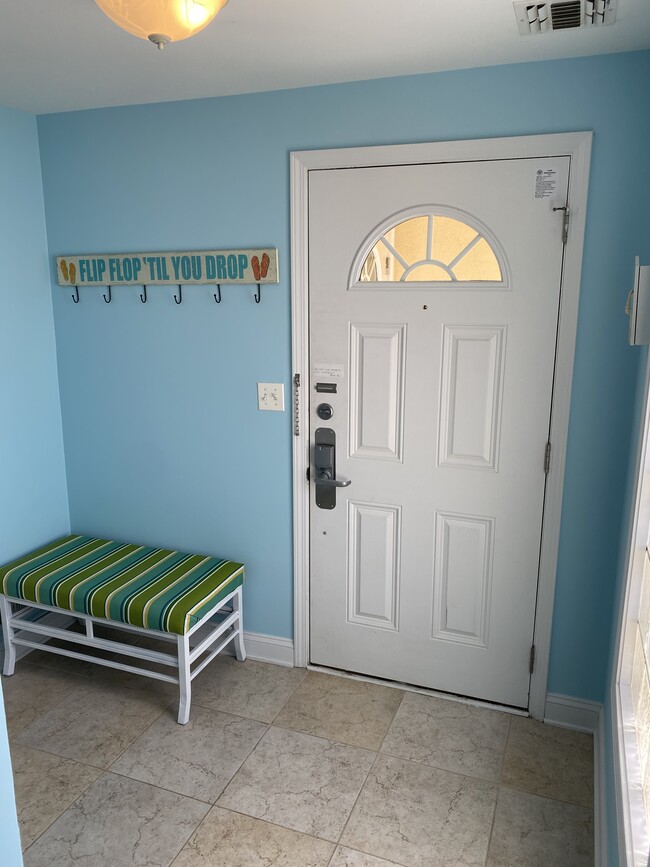 Entryway - 15 Sumner Ave Unit 12
