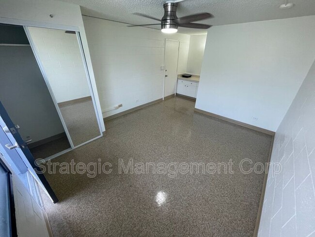 Building Photo - 1301 Lusitana St Unit 810