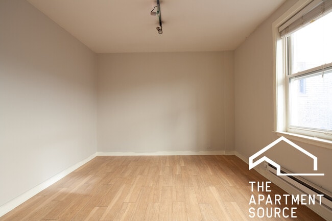 Photo - 511 W Belmont Ave Unit 44