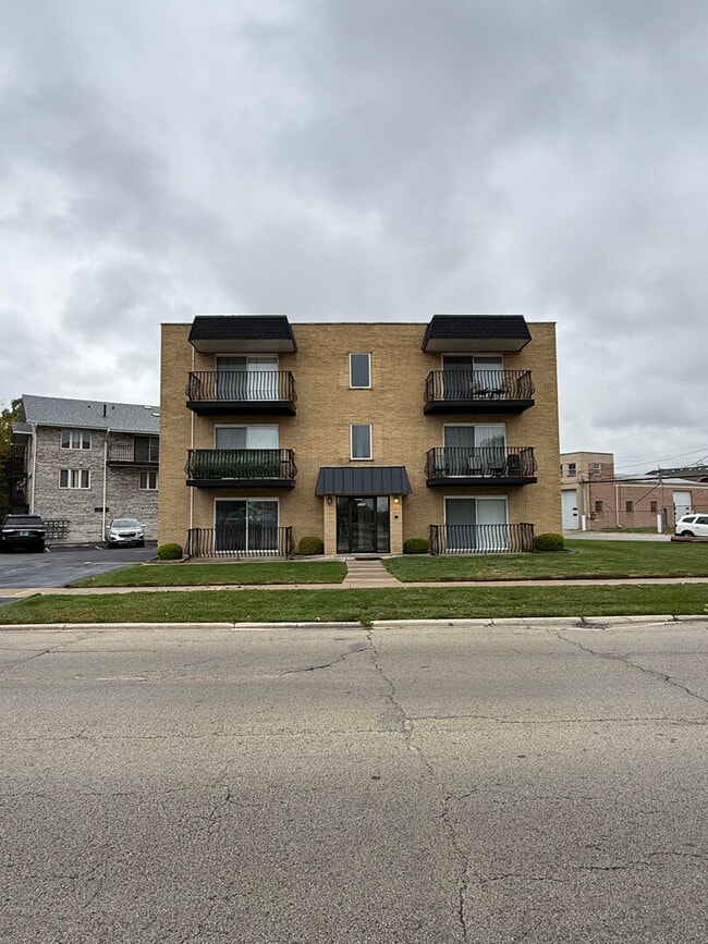 Building Photo - 9220 S Kilbourn Ave Unit 1S