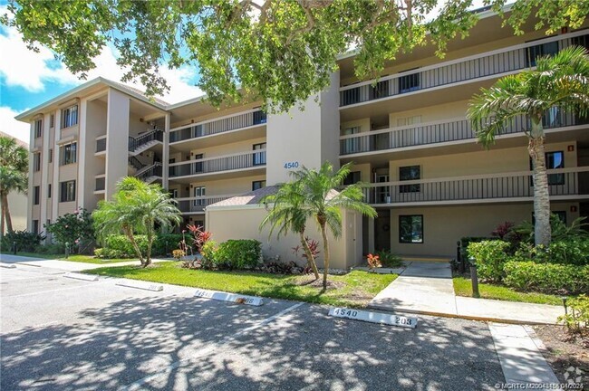 Building Photo - 4540 NE Sandpebble Trce Unit 302 Rental