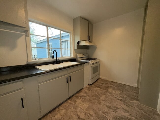 Photo - 2951 Downing St