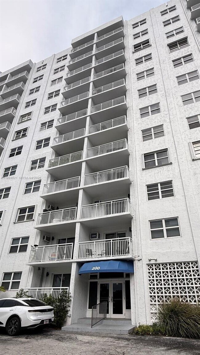 200 S Birch Rd Unit 211