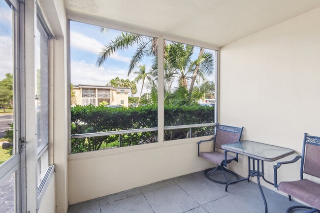 Photo - Imperial Palms Apartments
