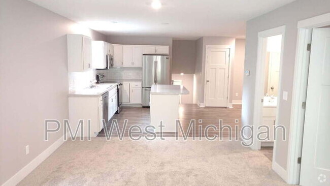 Building Photo - 548 W Elm St Rental