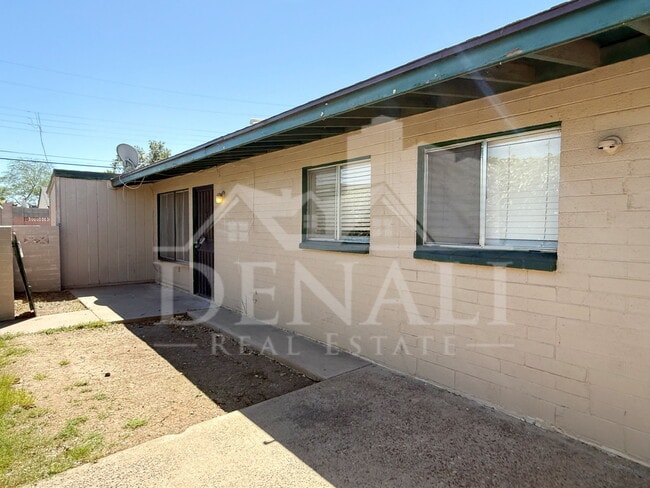 Building Photo - 4719 N 15th Ave Unit 4