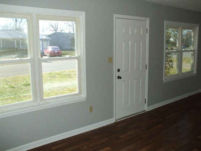 Photo - 816 W Town Ct