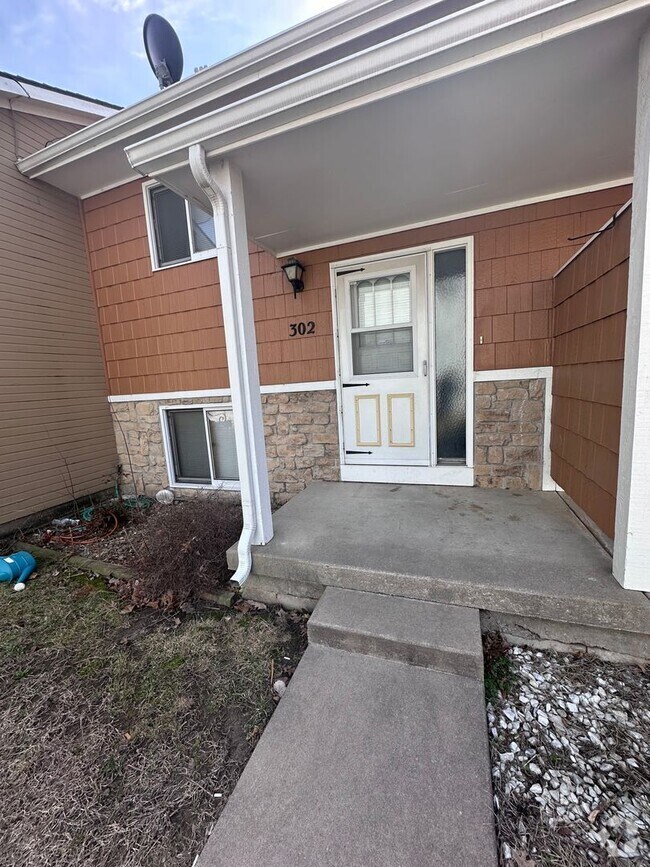 Building Photo - $895 - 2 bed 1.5 bath - Recently Remodeled... Unit 3210 S Handley St Apt 302