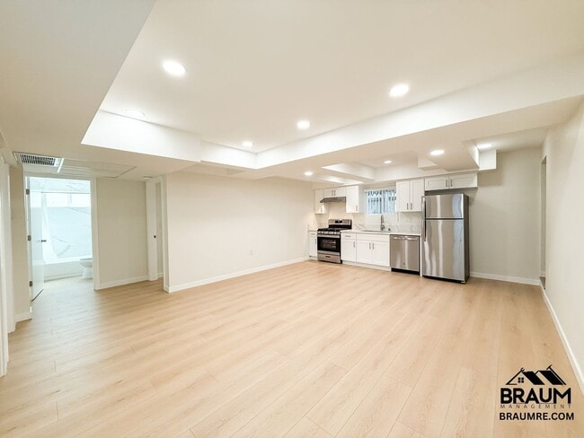 Photo - 15634 Leadwell St Unidad 15