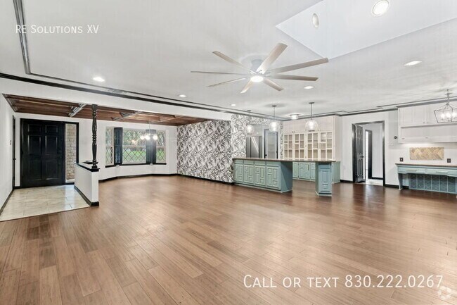 Building Photo - 28160 Windwood Dr E Unit 1 Rental