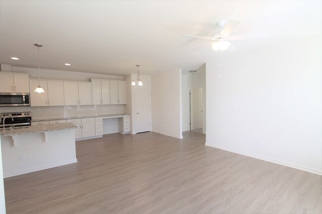 Photo - BEAUTIFUL 3BD 2.5 BTH Apartment home RAINTREE - Ballantyne Commons Pkwy - MOVE IN SPECIAL