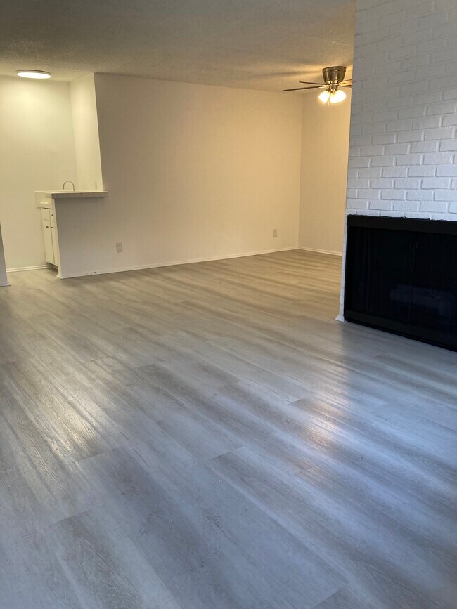 Open Layout - 1236 Amherst Ave Unit 11