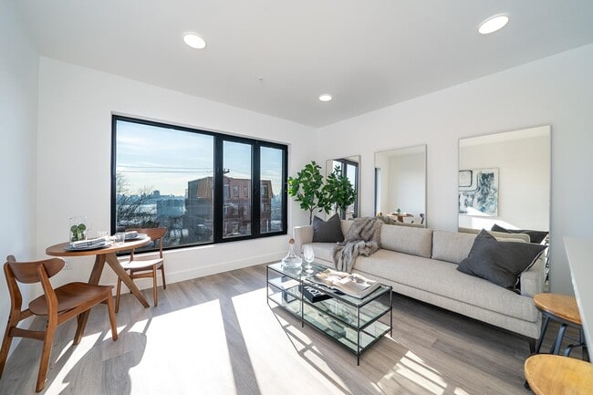 Building Photo - 1415 Manhattan Ave Unit 606 Rental