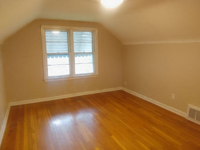 Photo - 3 bedroom Bungalow with finished basement..