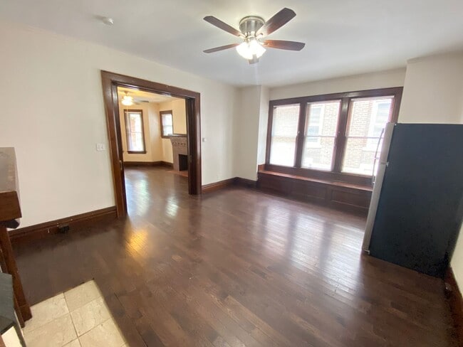 1932-1934-1934 Summit St Unit 1934