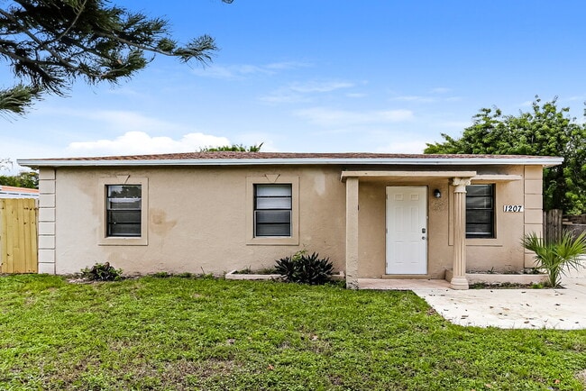 Building Photo - 1207 NW 17th Ave Rental