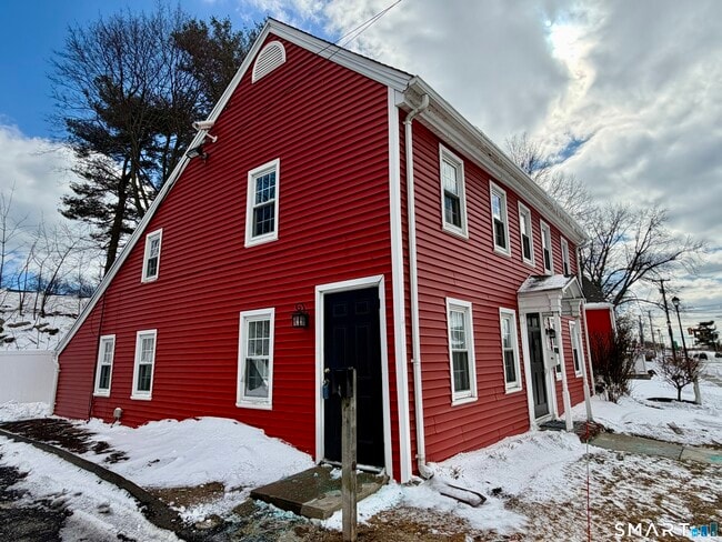 Building Photo - 1185 Linden Ave Unit 2nd flr