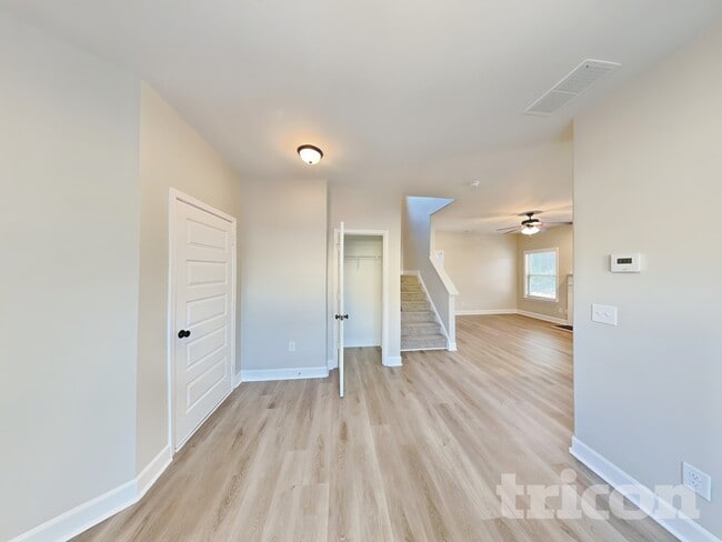 Photo - 498 Kirkland Dr