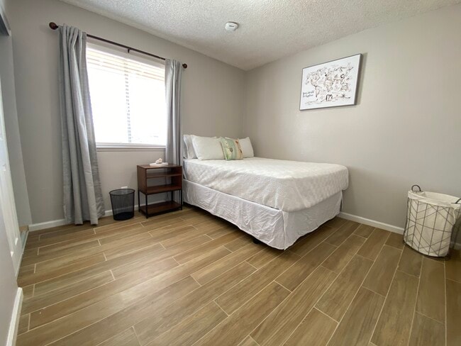 Photo - 905 Center St