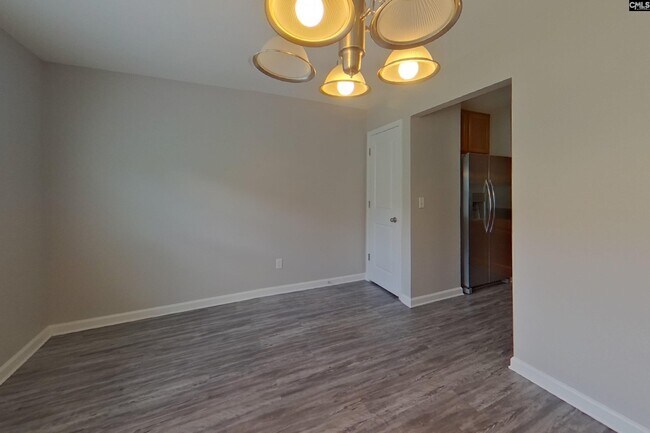 Photo - 304 Longfellows Ln
