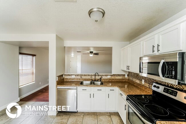 Photo - 2851 E Liverpool