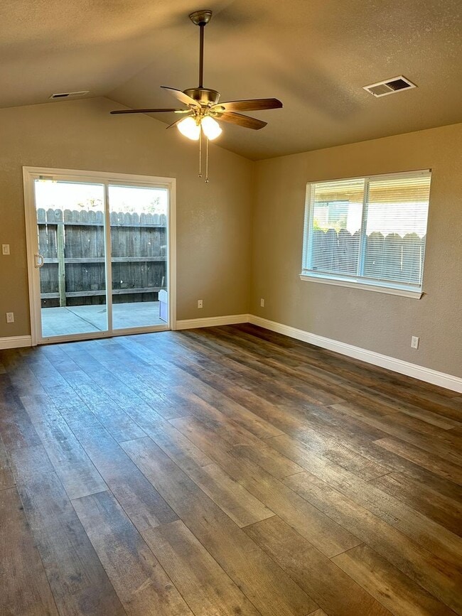 Photo - 912 5th St Unidad B