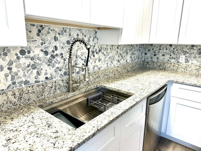 Photo - 4395 Hansard Ave