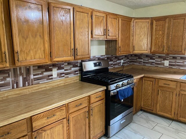 Photo - 122 E 6th St