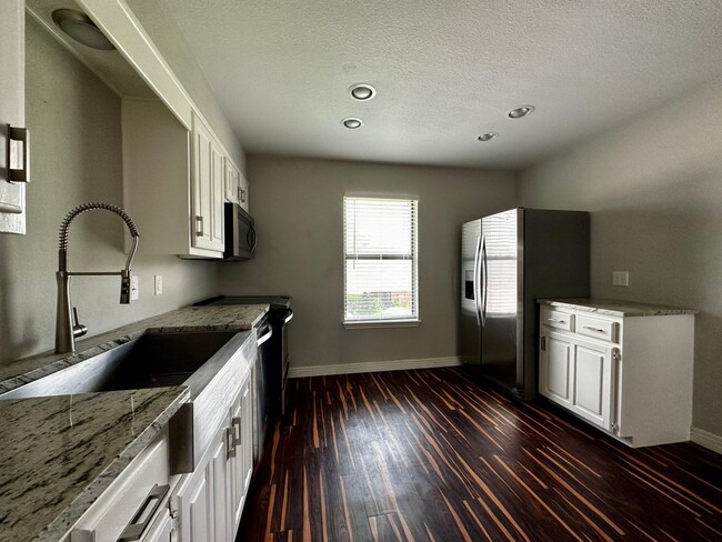 Updated 2/2 Condo Near Baylor! - Updated 2/2 Condo Near Baylor!