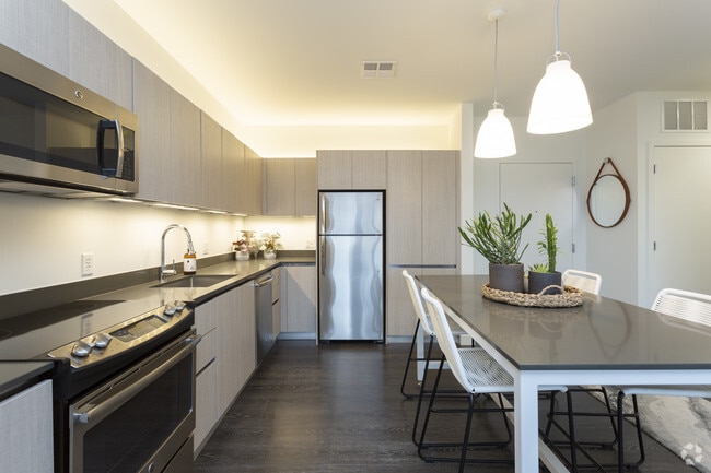2BR, 2BA - 1114 SF