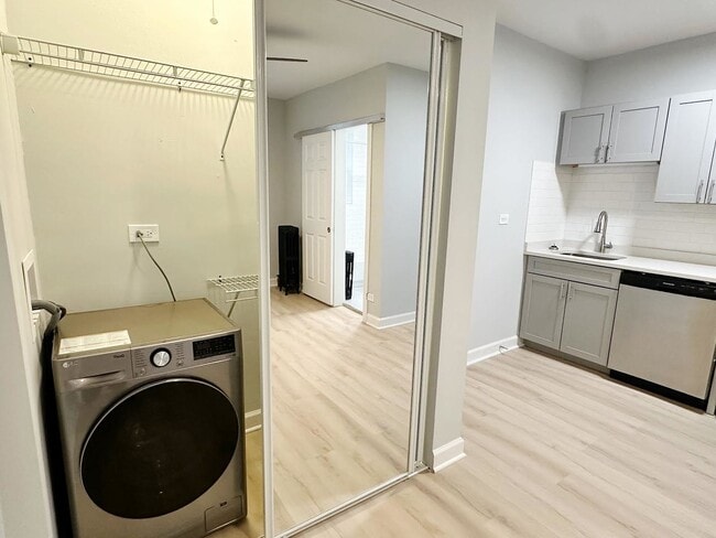 Photo - 5710 N Winthrop Ave Unit 107