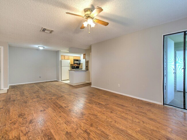 Photo - 230 Berry Tree Pl