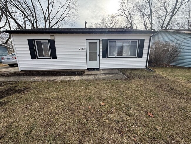 Building Photo - Spacious 3-Bedroom Home with Large Backyard