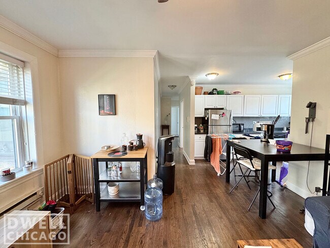 Photo - 3825 N Greenview Ave Apartments