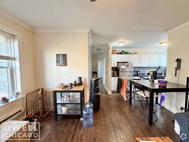 Building Photo - 3825 N Greenview Ave Rental