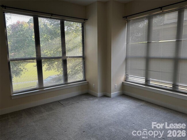 Photo - 3435 Spencer St