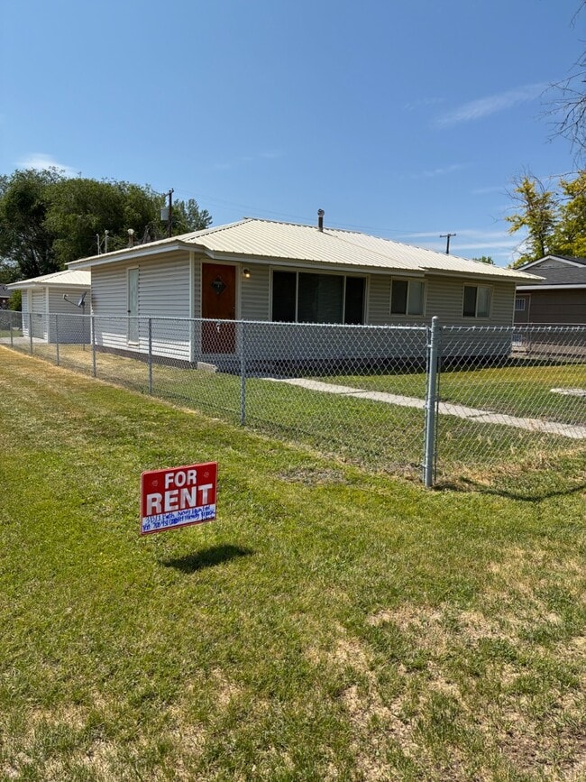 Photo - 658 Oriental Ave House