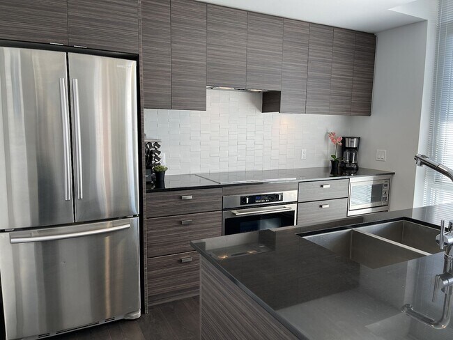 Photo - 1500-1500 7 St SW