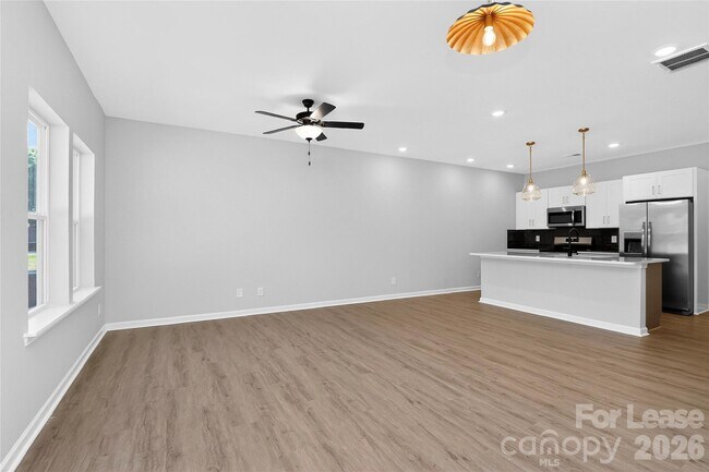 Photo - 337 N Hoskins Rd