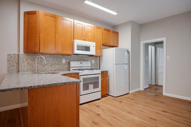 Building Photo - ???Newly Renovated MODERN 3BR and 1.5Bath ... Rental