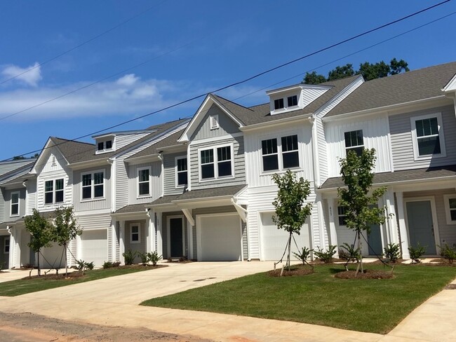 Building Photo - 3BD Townhome Walking Distance to Downtown