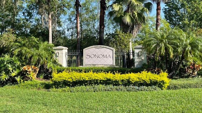 Entrada - 8111 Villa Grande Ct