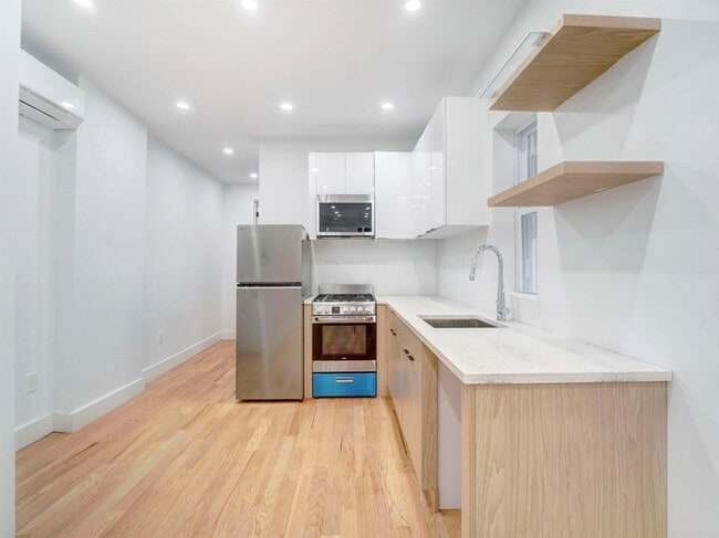 Photo - 151 Williams Ave