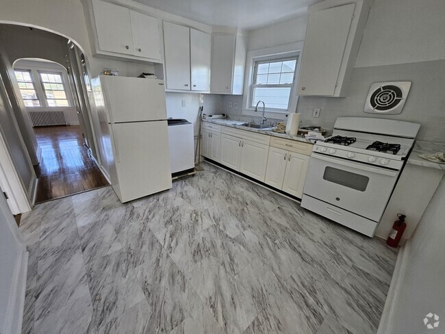 Building Photo - 824 Roosevelt Ave Rental