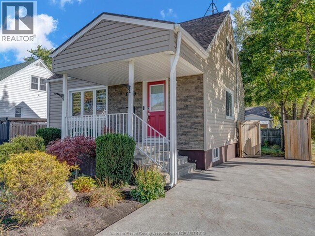 Photo - 1596 Olive Rd