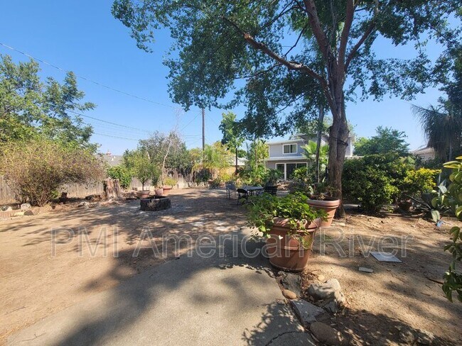 Photo - 2409 Barcelona Way